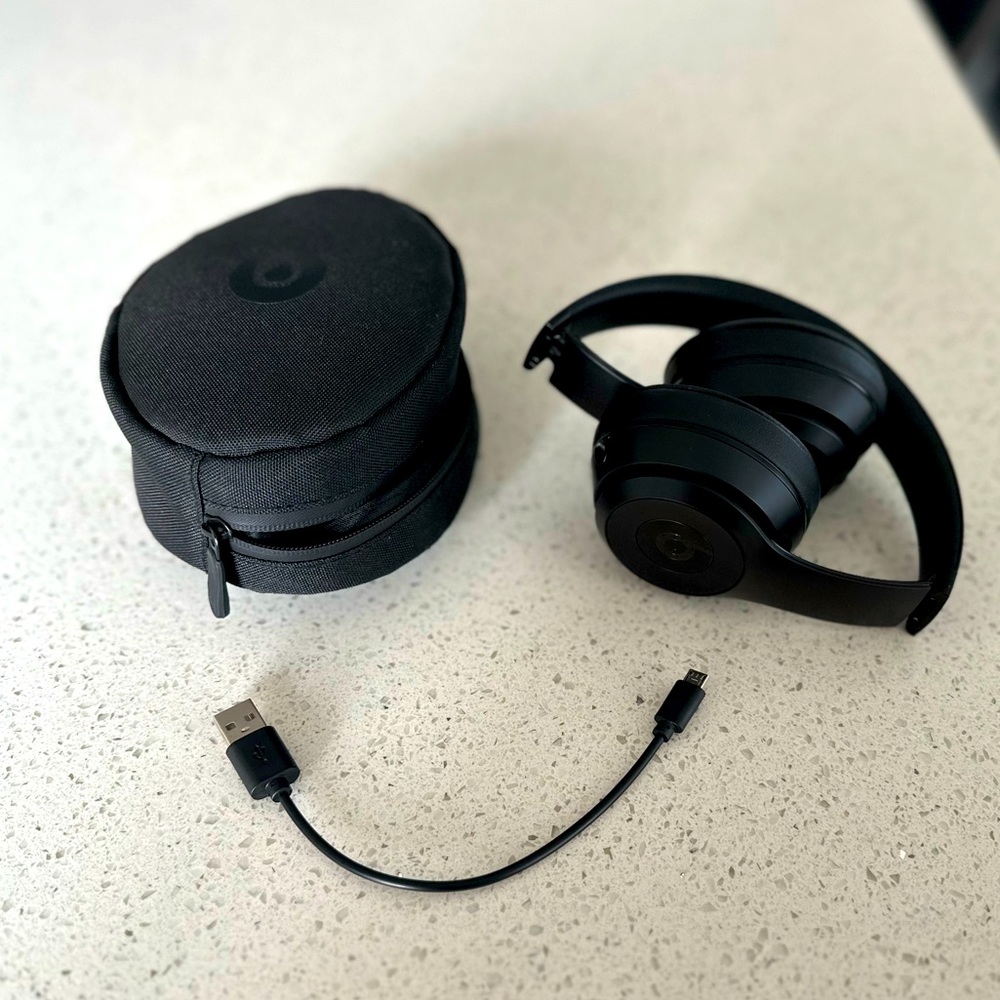 Beats Solo 3 Wireless On-Ear Headphones - Black